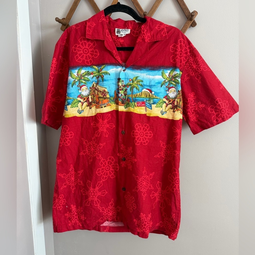 Vintage Hawaiian Christmas shirt Santa and snowflake scenes 100 percent cotton M